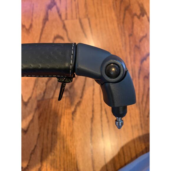 Uppababy Vista Bumper Bar Leather Cover | Black - Picture 5 of 9